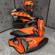 Plastiche + grafica KTM 690