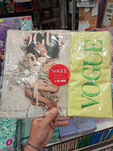 Vogue italia giugno - vogue, +