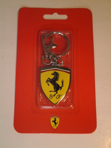 Portachiavi ferrari scudetto - portachiavi,