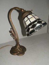 TIFFANY GLASS LAMPSHADE LAMP