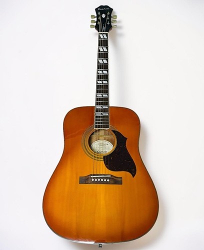 Chitarra acustica usata