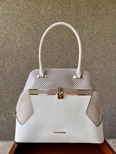 Borsa rigida in vera pelle, Cromia