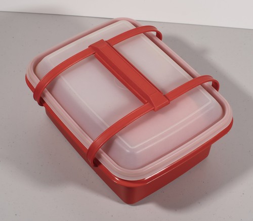Tupperware vintage red - vintage,