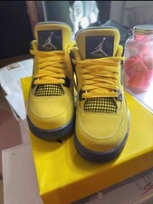 jordan 4 lightning indossate