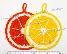 Coppia di presine all'uncinetto a forma di arancia e limone