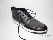 Una scarpa destra LOUIS