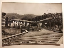 Perosa Argentina (Torino). Piazza Municipio e Scuole.