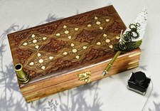 Scatola in legno con trucioli