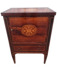 Prezioso e raro Credenzino