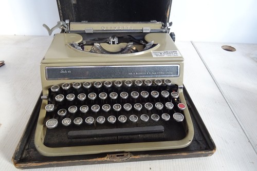 Macchina per scrivere olivetti - per,