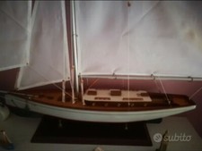 Modellino barca a vela in