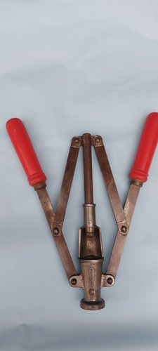 Antica tappatrice per - , tappi
