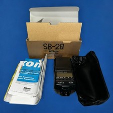 Nikon SB-28 Speedlight flash attacco a slitta per fotocamere DSLR con custodia e scatola