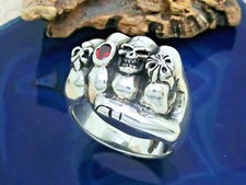 Anello teschio pugno argento