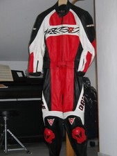 tuta in pelle, marca DAINESE, taglia 48 con giacca e pantaloni divisibili