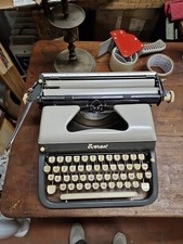 Macchina da scrivere Everest Deluxe Italy custodia funzionante typerwriter Uf. 1