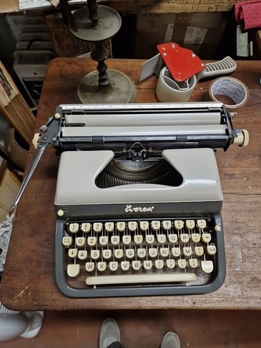 Macchina scrivere everest - da,