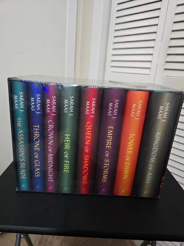 Throne glass hardcover book - of,