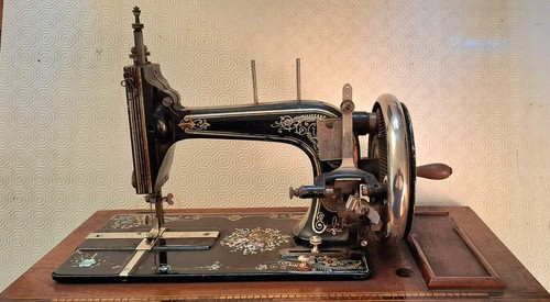 Macchina per cucire - , a