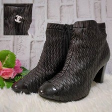 Stivali CHANEL trapuntati