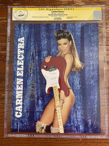 Carmen electra con chitarra - con,