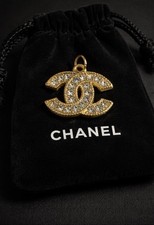CHANEL CC Logo Cristallo