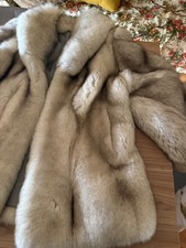 pelliccia bellissima nuova mai