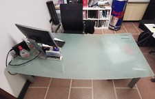 Scrivania 200x90 con piano in vetro temperato