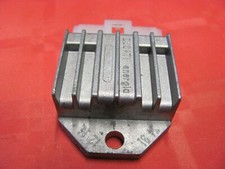 348480 REGOLATORE DI TENSIONE