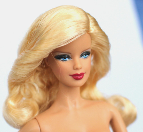 Barbie modello nudo musa