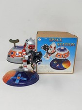 Stazione spaziale robot - e,