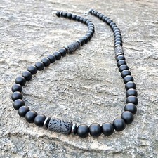 Collana di perle da uomo nera