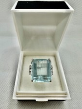 Acquamarina da 18,50 ct montata su un anello in Oro bianco e Diamanti
