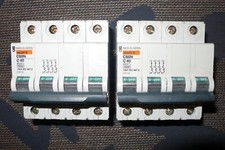 DISJONCTEUR TETRAPOLAIRE 40A