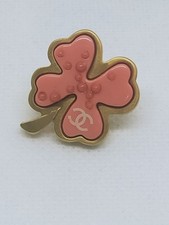  authentique pin's chanel