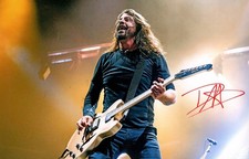 Dave Grohl - Foo Fighters Signed Autographed 12 x 8 inch Photo with COA