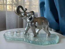 Preziosa scultura di elefante d'argento con base in cristallo