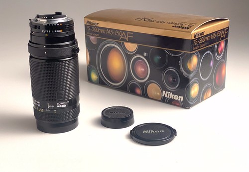 Nikon nikkor 300 mm - 75-300,