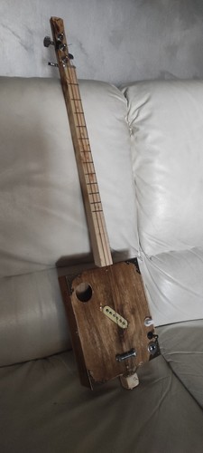 Cigar box guitar - cigar,