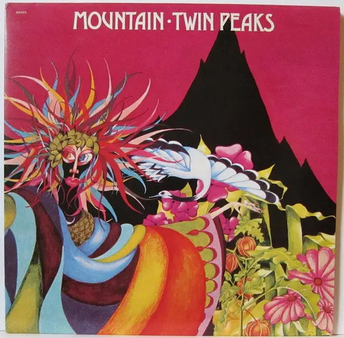 Mountain twin peaks near - peaks, mint