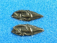 Edo periodo XVIII e XIX secolo Giappone due cicogne o gru placcate argento Menuki 