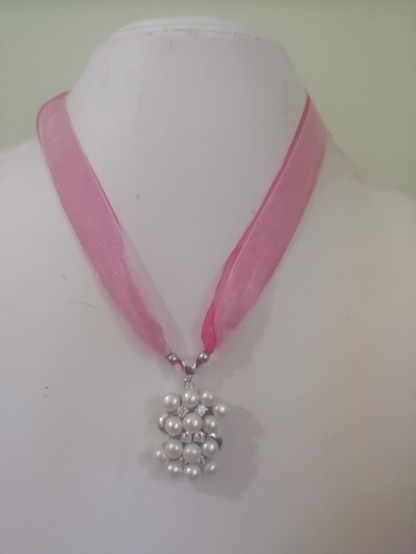 Collana con ciondolo - , in