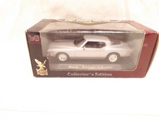 YAT MING ROAD SIGNATURE - 1/43