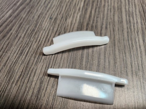 Coppia tappi in plastica - di,