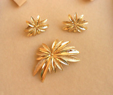 SET parure spilla e orecchini firmato SARAH COVENTRY metallo dorato 1966