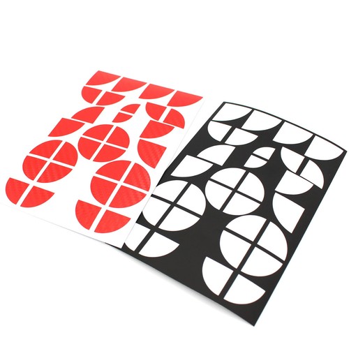 Emblema carbonio angoli rosso
