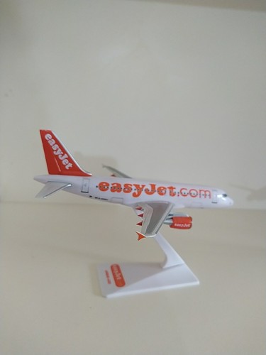 Easyjet airbus a319 scala - easyjet,