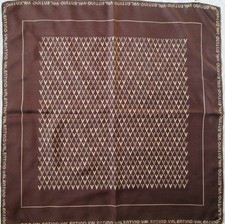 -Foulard VALENTINO 100% soie