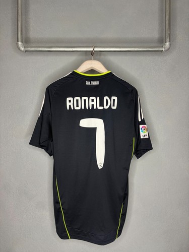 Real madrid cristiano - •,