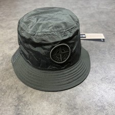 Cappello a secchiello Stone Island kaki nylon metallo prezzo consigliato £ 175